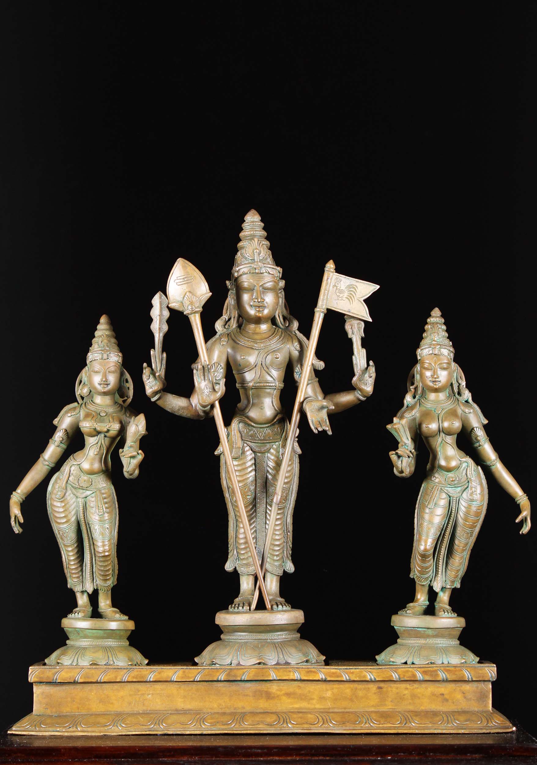 is valli on the right of lord muruga
