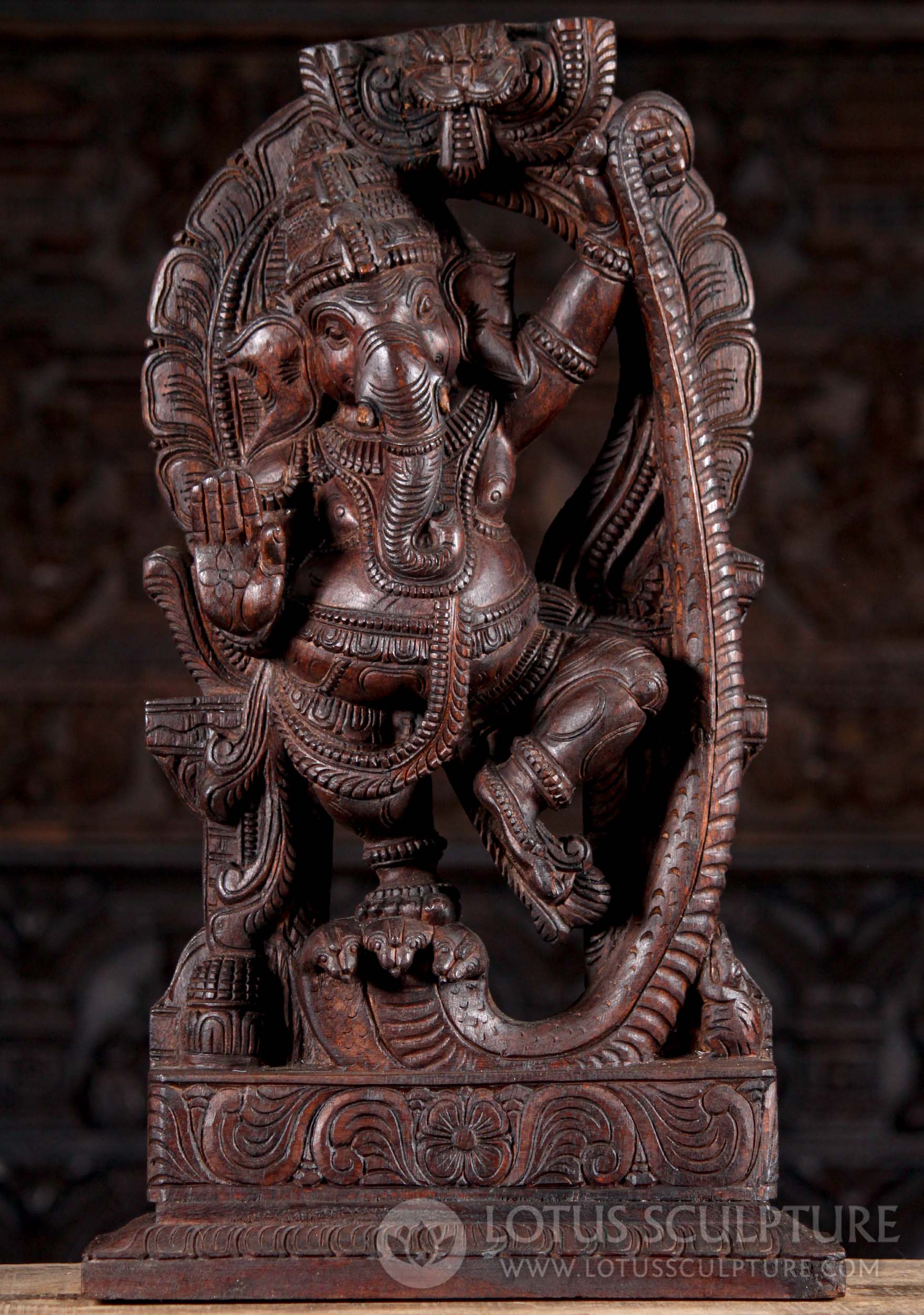 Can I worship a left-trunk Ganesh idol and a right-trunk Ganesh idol both  at my home temple? - Quora