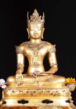 Brass Thai Royal Buddha Statue Wearing Crown & Jewelery in the Earth ...